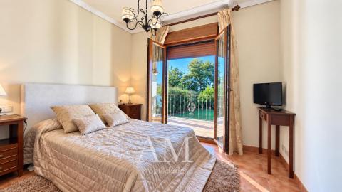 CASA DE PIEDRA CON PISCINA Y JARDIN. LISTA PARA ENTRAR A VIVIR.