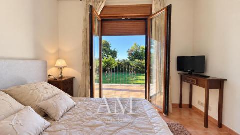 CASA DE PIEDRA CON PISCINA Y JARDIN. LISTA PARA ENTRAR A VIVIR.