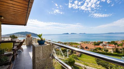CHALET MUY EXCLUSIVO CON ESPECTACULARES VISTAS AL MAR, LAS PLAYAS Y LAS ISLAS CIES.CALIDAD Y PRIVACIDAD.