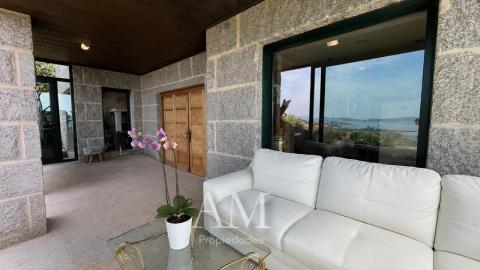 CHALET MUY EXCLUSIVO CON ESPECTACULARES VISTAS AL MAR, LAS PLAYAS Y LAS ISLAS CIES.CALIDAD Y PRIVACIDAD.