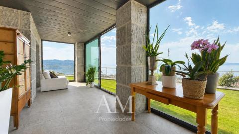 CHALET MUY EXCLUSIVO CON ESPECTACULARES VISTAS AL MAR, LAS PLAYAS Y LAS ISLAS CIES.CALIDAD Y PRIVACIDAD.