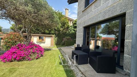 CHALET MUY EXCLUSIVO CON ESPECTACULARES VISTAS AL MAR, LAS PLAYAS Y LAS ISLAS CIES.CALIDAD Y PRIVACIDAD.
