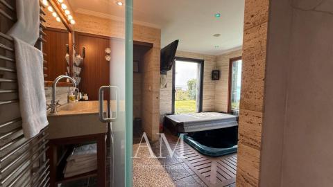 CHALET MUY EXCLUSIVO CON ESPECTACULARES VISTAS AL MAR, LAS PLAYAS Y LAS ISLAS CIES.CALIDAD Y PRIVACIDAD.