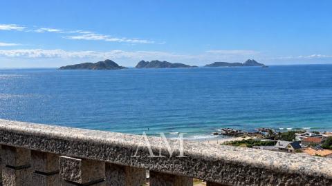 CHALET MUY EXCLUSIVO CON ESPECTACULARES VISTAS AL MAR, LAS PLAYAS Y LAS ISLAS CIES.CALIDAD Y PRIVACIDAD.