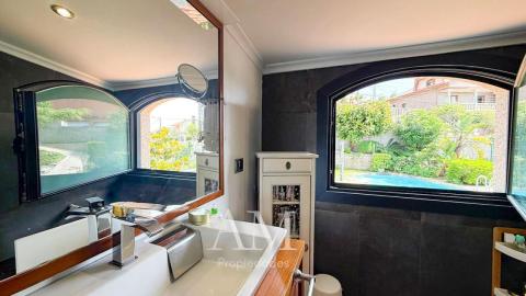 CHALET MUY EXCLUSIVO CON ESPECTACULARES VISTAS AL MAR, LAS PLAYAS Y LAS ISLAS CIES.CALIDAD Y PRIVACIDAD.