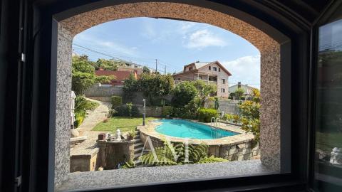 CHALET MUY EXCLUSIVO CON ESPECTACULARES VISTAS AL MAR, LAS PLAYAS Y LAS ISLAS CIES.CALIDAD Y PRIVACIDAD.