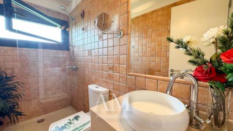 CHALET MUY EXCLUSIVO CON ESPECTACULARES VISTAS AL MAR, LAS PLAYAS Y LAS ISLAS CIES.CALIDAD Y PRIVACIDAD.