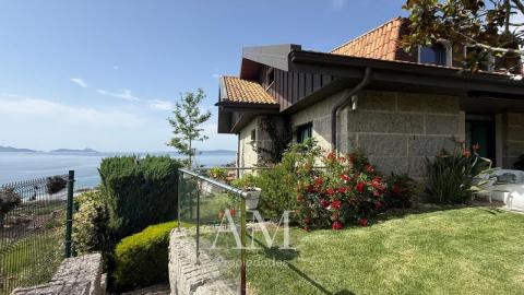 CHALET MUY EXCLUSIVO CON ESPECTACULARES VISTAS AL MAR, LAS PLAYAS Y LAS ISLAS CIES.CALIDAD Y PRIVACIDAD.