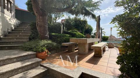CHALET MUY EXCLUSIVO CON ESPECTACULARES VISTAS AL MAR, LAS PLAYAS Y LAS ISLAS CIES.CALIDAD Y PRIVACIDAD.
