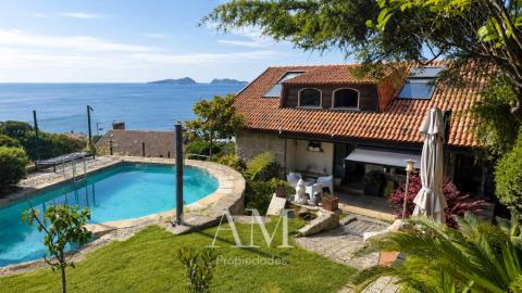 CHALET MUY EXCLUSIVO CON ESPECTACULARES VISTAS AL MAR, LAS PLAYAS Y LAS ISLAS CIES.CALIDAD Y PRIVACIDAD.