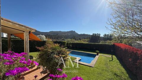 CHALET VISTAS A LA MONTAÑA, PISCINA Y PARCELA DE 1095 M2  EN ZAMANES - VIGO. INCLUYE PARCELA COLINDANTE 450 M2
