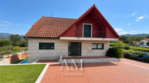 CHALET EN DONAS CON VISTAS ABIERTAS AL VALLE MIÑOR Y A LAS MONTAÑAS PARCELA DE 835 M² · PRIVACIDAD Y TRANQUILIDAD. AMPLIAS TERRAZAS.