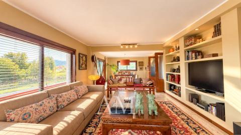 CHALET EN DONAS CON VISTAS ABIERTAS AL VALLE MIÑOR Y A LAS MONTAÑAS PARCELA DE 835 M² · PRIVACIDAD Y TRANQUILIDAD. AMPLIAS TERRAZAS.