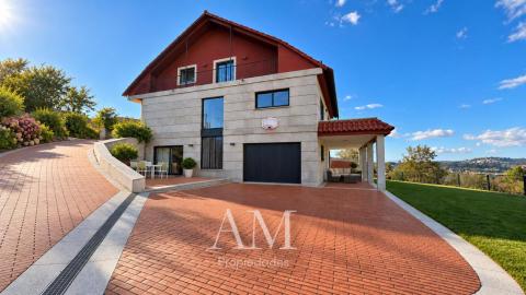 CHALET EN DONAS CON VISTAS ABIERTAS AL VALLE MIÑOR Y A LAS MONTAÑAS PARCELA DE 835 M² · PRIVACIDAD Y TRANQUILIDAD. AMPLIAS TERRAZAS.