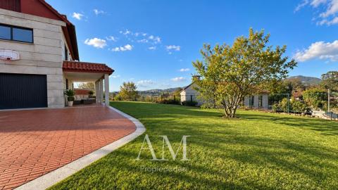 CHALET EN DONAS CON VISTAS ABIERTAS AL VALLE MIÑOR Y A LAS MONTAÑAS PARCELA DE 835 M² · PRIVACIDAD Y TRANQUILIDAD. AMPLIAS TERRAZAS.