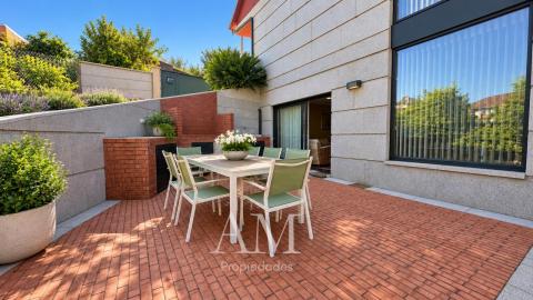CHALET EN DONAS CON VISTAS ABIERTAS AL VALLE MIÑOR Y A LAS MONTAÑAS PARCELA DE 835 M² · PRIVACIDAD Y TRANQUILIDAD. AMPLIAS TERRAZAS.
