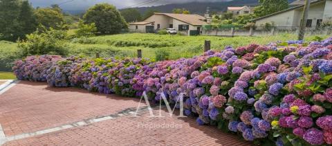 CHALET EN DONAS CON VISTAS ABIERTAS AL VALLE MIÑOR Y A LAS MONTAÑAS PARCELA DE 835 M² · PRIVACIDAD Y TRANQUILIDAD. AMPLIAS TERRAZAS.