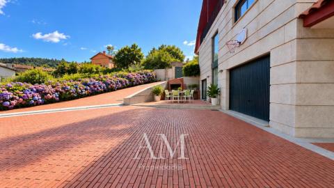 CHALET EN DONAS CON VISTAS ABIERTAS AL VALLE MIÑOR Y A LAS MONTAÑAS PARCELA DE 835 M² · PRIVACIDAD Y TRANQUILIDAD. AMPLIAS TERRAZAS.