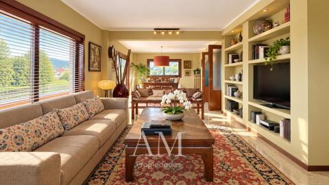 CHALET EN DONAS CON VISTAS ABIERTAS AL VALLE MIÑOR Y A LAS MONTAÑAS PARCELA DE 835 M² · PRIVACIDAD Y TRANQUILIDAD. AMPLIAS TERRAZAS.