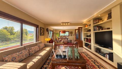 CHALET EN DONAS CON VISTAS ABIERTAS AL VALLE MIÑOR Y A LAS MONTAÑAS PARCELA DE 835 M² · PRIVACIDAD Y TRANQUILIDAD. AMPLIAS TERRAZAS.