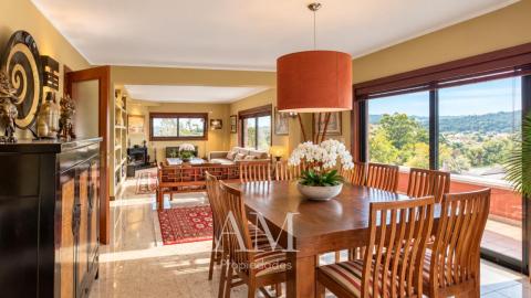 CHALET EN DONAS CON VISTAS ABIERTAS AL VALLE MIÑOR Y A LAS MONTAÑAS PARCELA DE 835 M² · PRIVACIDAD Y TRANQUILIDAD. AMPLIAS TERRAZAS.