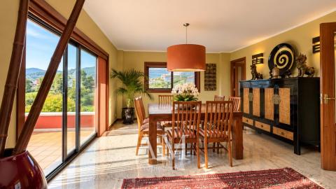 CHALET EN DONAS CON VISTAS ABIERTAS AL VALLE MIÑOR Y A LAS MONTAÑAS PARCELA DE 835 M² · PRIVACIDAD Y TRANQUILIDAD. AMPLIAS TERRAZAS.