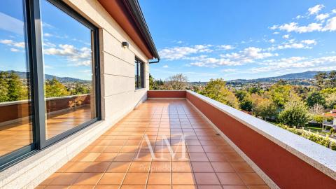CHALET EN DONAS CON VISTAS ABIERTAS AL VALLE MIÑOR Y A LAS MONTAÑAS PARCELA DE 835 M² · PRIVACIDAD Y TRANQUILIDAD. AMPLIAS TERRAZAS.