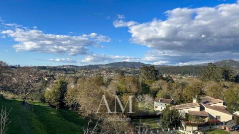 CHALET EN DONAS CON VISTAS ABIERTAS AL VALLE MIÑOR Y A LAS MONTAÑAS PARCELA DE 835 M² · PRIVACIDAD Y TRANQUILIDAD. AMPLIAS TERRAZAS.