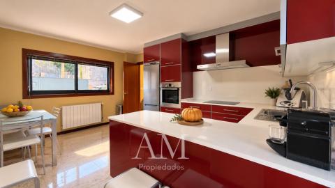 CHALET EN DONAS CON VISTAS ABIERTAS AL VALLE MIÑOR Y A LAS MONTAÑAS PARCELA DE 835 M² · PRIVACIDAD Y TRANQUILIDAD. AMPLIAS TERRAZAS.