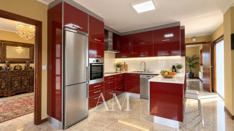 CHALET EN DONAS CON VISTAS ABIERTAS AL VALLE MIÑOR Y A LAS MONTAÑAS PARCELA DE 835 M² · PRIVACIDAD Y TRANQUILIDAD. AMPLIAS TERRAZAS.