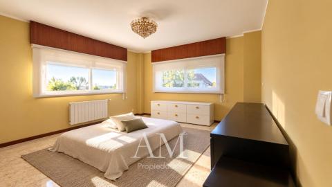 CHALET EN DONAS CON VISTAS ABIERTAS AL VALLE MIÑOR Y A LAS MONTAÑAS PARCELA DE 835 M² · PRIVACIDAD Y TRANQUILIDAD. AMPLIAS TERRAZAS.