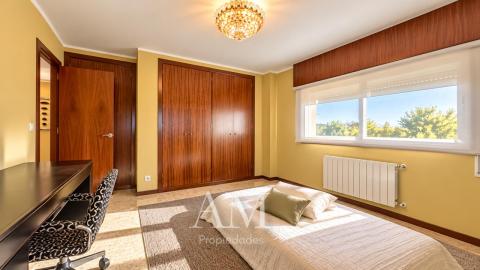 CHALET EN DONAS CON VISTAS ABIERTAS AL VALLE MIÑOR Y A LAS MONTAÑAS PARCELA DE 835 M² · PRIVACIDAD Y TRANQUILIDAD. AMPLIAS TERRAZAS.