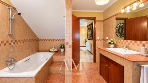 CHALET EN DONAS CON VISTAS ABIERTAS AL VALLE MIÑOR Y A LAS MONTAÑAS PARCELA DE 835 M² · PRIVACIDAD Y TRANQUILIDAD. AMPLIAS TERRAZAS.