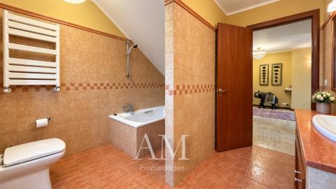 CHALET EN DONAS CON VISTAS ABIERTAS AL VALLE MIÑOR Y A LAS MONTAÑAS PARCELA DE 835 M² · PRIVACIDAD Y TRANQUILIDAD. AMPLIAS TERRAZAS.
