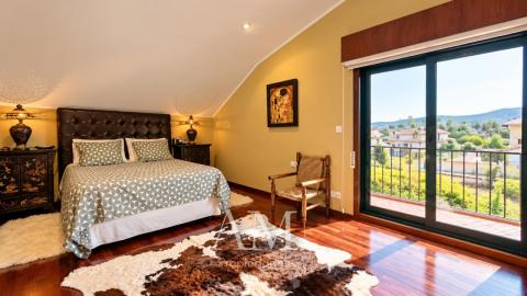 CHALET EN DONAS CON VISTAS ABIERTAS AL VALLE MIÑOR Y A LAS MONTAÑAS PARCELA DE 835 M² · PRIVACIDAD Y TRANQUILIDAD. AMPLIAS TERRAZAS.
