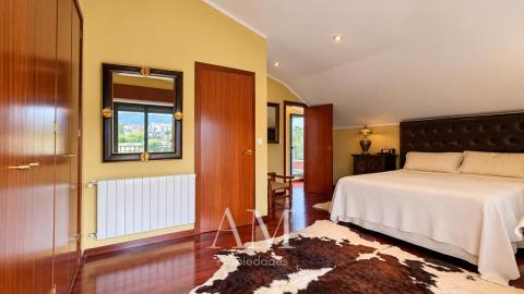 CHALET EN DONAS CON VISTAS ABIERTAS AL VALLE MIÑOR Y A LAS MONTAÑAS PARCELA DE 835 M² · PRIVACIDAD Y TRANQUILIDAD. AMPLIAS TERRAZAS.