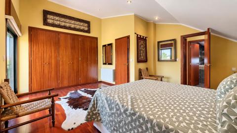 CHALET EN DONAS CON VISTAS ABIERTAS AL VALLE MIÑOR Y A LAS MONTAÑAS PARCELA DE 835 M² · PRIVACIDAD Y TRANQUILIDAD. AMPLIAS TERRAZAS.