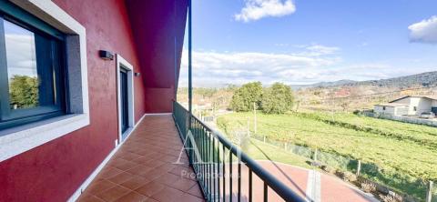CHALET EN DONAS CON VISTAS ABIERTAS AL VALLE MIÑOR Y A LAS MONTAÑAS PARCELA DE 835 M² · PRIVACIDAD Y TRANQUILIDAD. AMPLIAS TERRAZAS.
