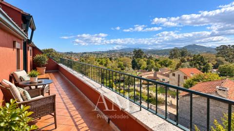 CHALET EN DONAS CON VISTAS ABIERTAS AL VALLE MIÑOR Y A LAS MONTAÑAS PARCELA DE 835 M² · PRIVACIDAD Y TRANQUILIDAD. AMPLIAS TERRAZAS.