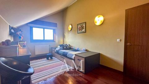CHALET EN DONAS CON VISTAS ABIERTAS AL VALLE MIÑOR Y A LAS MONTAÑAS PARCELA DE 835 M² · PRIVACIDAD Y TRANQUILIDAD. AMPLIAS TERRAZAS.