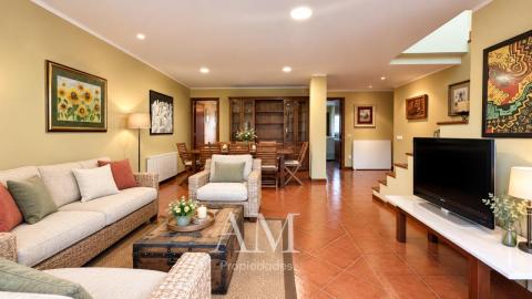 CHALET EN DONAS CON VISTAS ABIERTAS AL VALLE MIÑOR Y A LAS MONTAÑAS PARCELA DE 835 M² · PRIVACIDAD Y TRANQUILIDAD. AMPLIAS TERRAZAS.