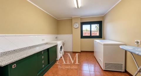 CHALET EN DONAS CON VISTAS ABIERTAS AL VALLE MIÑOR Y A LAS MONTAÑAS PARCELA DE 835 M² · PRIVACIDAD Y TRANQUILIDAD. AMPLIAS TERRAZAS.