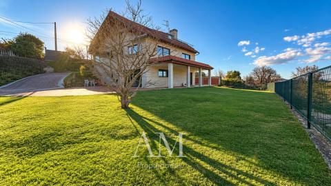 CHALET EN DONAS CON VISTAS ABIERTAS AL VALLE MIÑOR Y A LAS MONTAÑAS PARCELA DE 835 M² · PRIVACIDAD Y TRANQUILIDAD. AMPLIAS TERRAZAS.