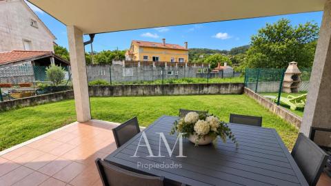 CHALET A PIE DE PLAYA EN HIO, TERRAZA CON VISTAS PANORAMICAS Y JARDIN, AEROTERMIA Y SUELO RADIANTE