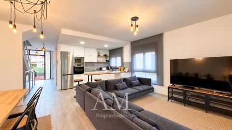 CHALET A PIE DE PLAYA EN HIO, TERRAZA CON VISTAS PANORAMICAS Y JARDIN, AEROTERMIA Y SUELO RADIANTE