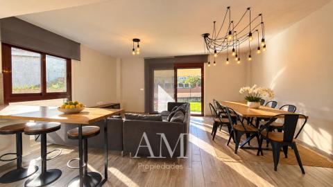 CHALET A PIE DE PLAYA EN HIO, TERRAZA CON VISTAS PANORAMICAS Y JARDIN, AEROTERMIA Y SUELO RADIANTE