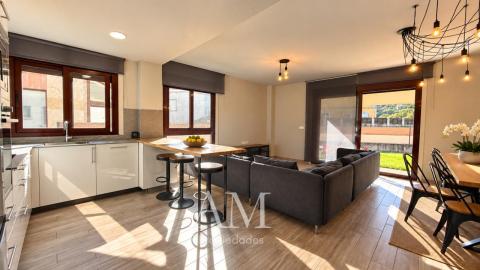 CHALET A PIE DE PLAYA EN HIO, TERRAZA CON VISTAS PANORAMICAS Y JARDIN, AEROTERMIA Y SUELO RADIANTE