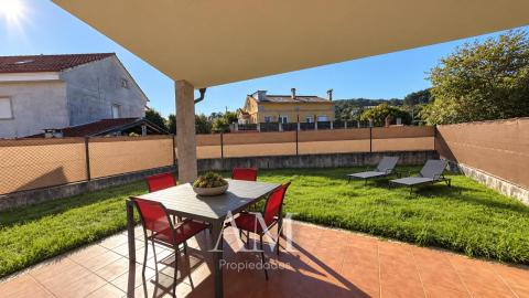 CHALET A PIE DE PLAYA EN HIO, TERRAZA CON VISTAS PANORAMICAS Y JARDIN, AEROTERMIA Y SUELO RADIANTE