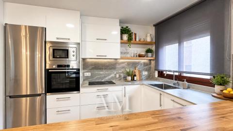 CHALET A PIE DE PLAYA EN HIO, TERRAZA CON VISTAS PANORAMICAS Y JARDIN, AEROTERMIA Y SUELO RADIANTE