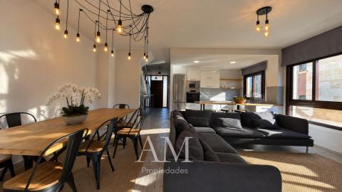 CHALET A PIE DE PLAYA EN HIO, TERRAZA CON VISTAS PANORAMICAS Y JARDIN, AEROTERMIA Y SUELO RADIANTE